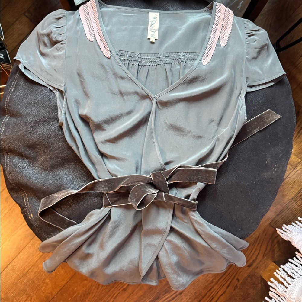 Anthropologie Floreat Women's grey Top with Pink Accents and velvet sash